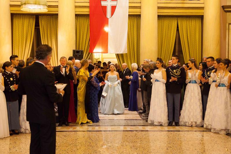 A Milano il ballo viennese delle debuttanti. C’è anche Cenerentola…