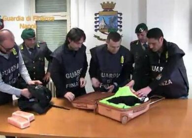 La Dama Bianca è la regina dei ‘narcos’. L’affare con i clan: una nave di coca