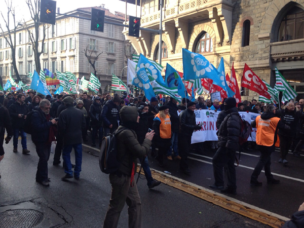 I bancari incrociano le braccia per la seconda volta. Pronto il terzo sciopero I bancari incrociano le braccia per la seconda volta. Pronto il terzo sciopero