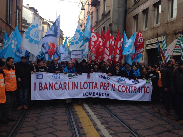 I bancari incrociano le braccia per la seconda volta. Pronto il terzo sciopero I bancari incrociano le braccia per la seconda volta. Pronto il terzo sciopero