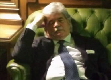 Colle, tra una chiama e l’altra Razzi dorme. FOTO