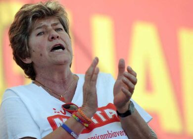 Sfilano i bancari: c’è la Camusso e la musica dei 99 Posse