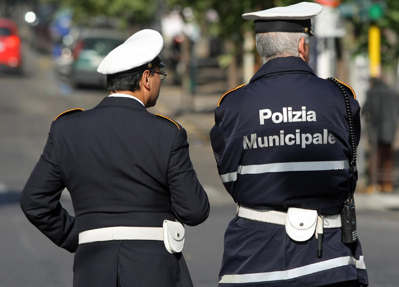 Fannulloni e ladri: l’inganno. “Dico grazie ai vigili urbani” Fannulloni e ladri: l’inganno. “Dico grazie ai vigili urbani”