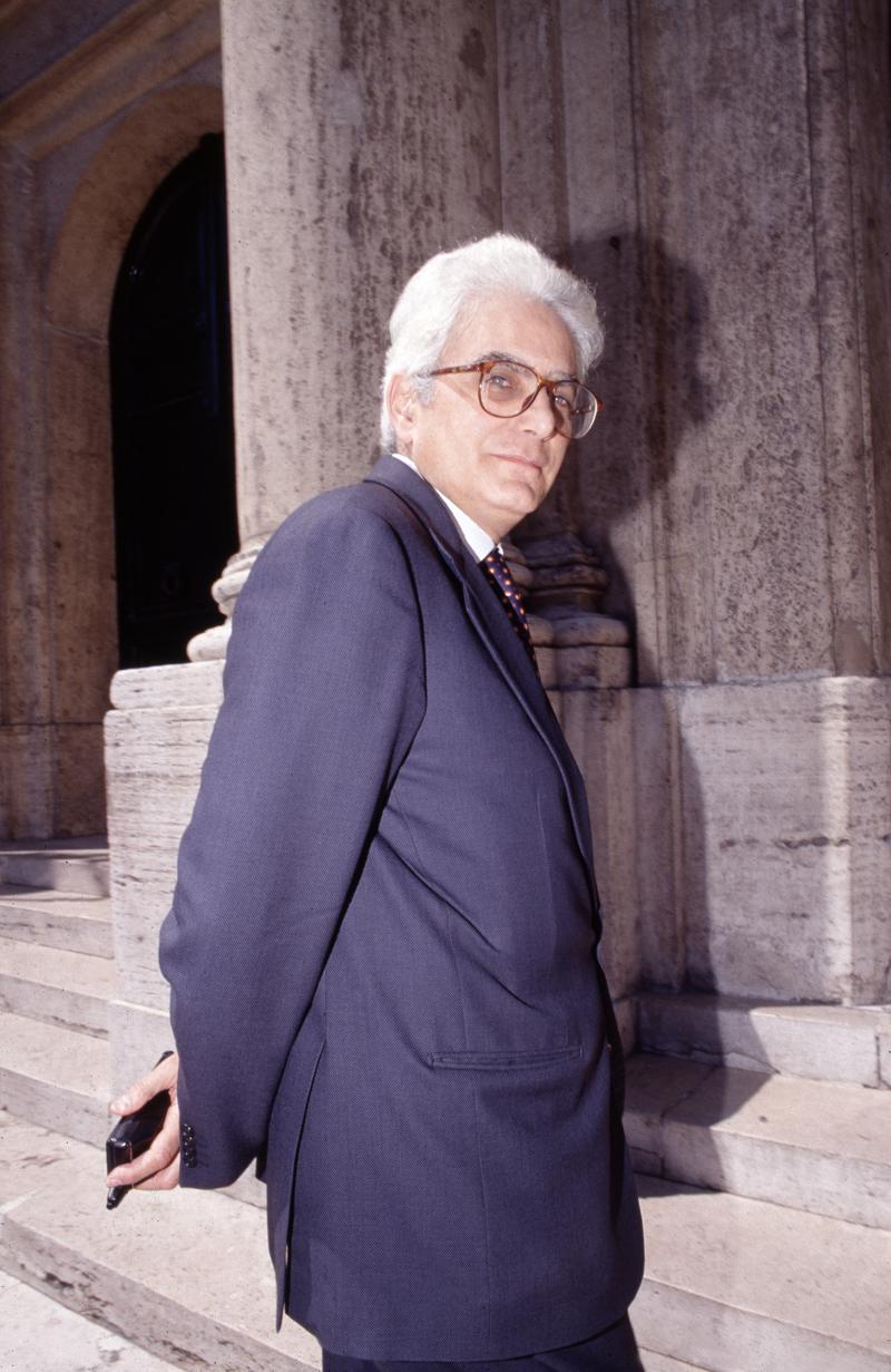 Mattarella: “Ricucirò gli strappi del Paese”. Oggi le dimissioni da giudice Mattarella: “Ricucirò gli strappi del Paese”. Oggi le dimissioni da giudice