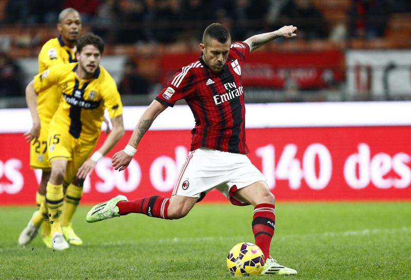 Menez (voto 7+)  rilancia il Milan. Pagelle. Mercato: preso Paletta