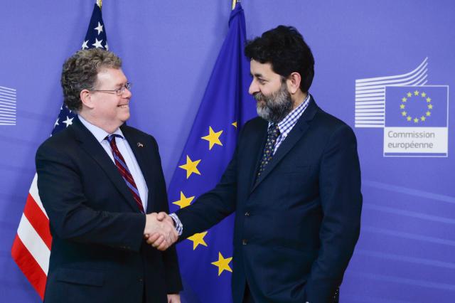 Ue-Usa, ripartono i negoziati sul Ttip. Syriza: non ratificheremo il trattato Ue-Usa, ripartono i negoziati sul Ttip. Syriza: non ratificheremo il trattato