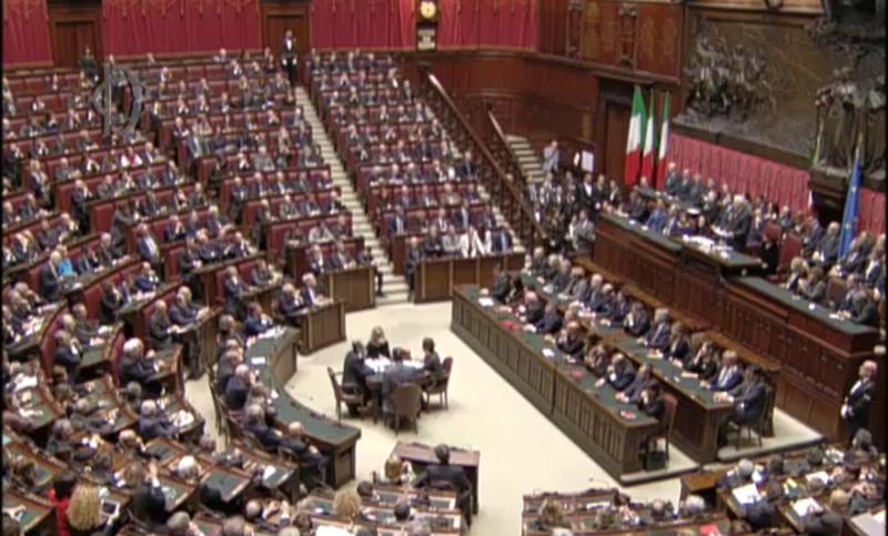Mattarella, un discorso di 32 minuti. Familiari in tribuna. FOTO-VIDEO Mattarella, un discorso di 32 minuti. Familiari in tribuna. FOTO-VIDEO