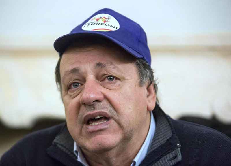 I Forconi ci riprovano: marcetta su Roma. A Montecitorio una carriola di macerie