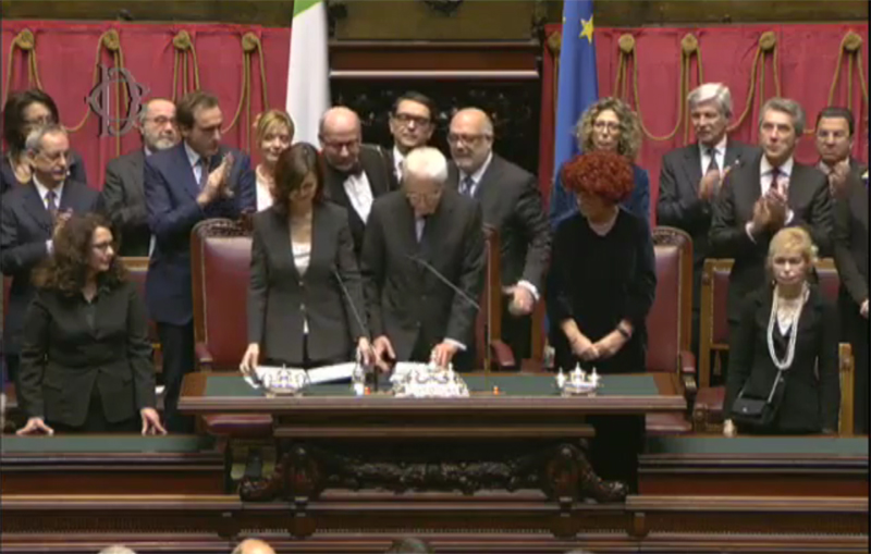 Mattarella, un discorso di 32 minuti. Familiari in tribuna. FOTO-VIDEO Mattarella, un discorso di 32 minuti. Familiari in tribuna. FOTO-VIDEO