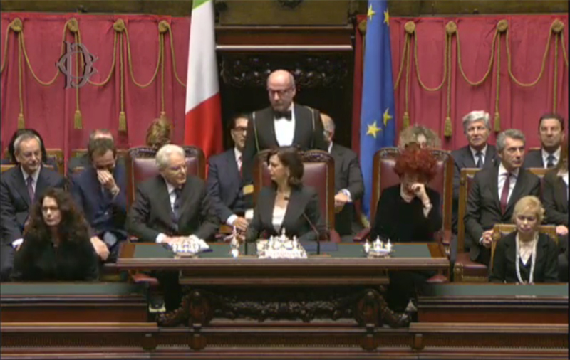 Mattarella, un discorso di 32 minuti. Familiari in tribuna. FOTO-VIDEO Mattarella, un discorso di 32 minuti. Familiari in tribuna. FOTO-VIDEO