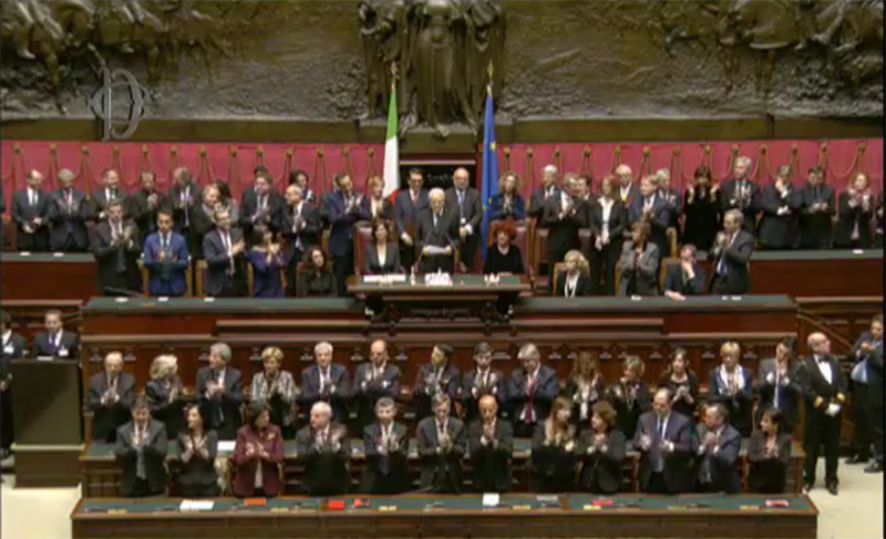 Mattarella, un discorso di 32 minuti. Familiari in tribuna. FOTO-VIDEO Mattarella, un discorso di 32 minuti. Familiari in tribuna. FOTO-VIDEO