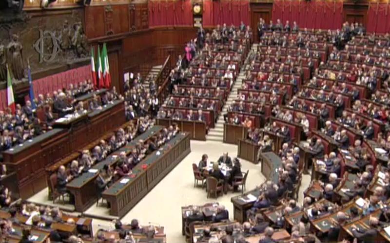 Mattarella, un discorso di 32 minuti. Familiari in tribuna. FOTO-VIDEO Mattarella, un discorso di 32 minuti. Familiari in tribuna. FOTO-VIDEO