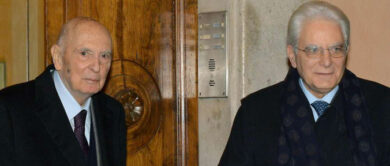Mattarella batte Napolitano di 7 punti. Sale il Pd, giù Forza Italia