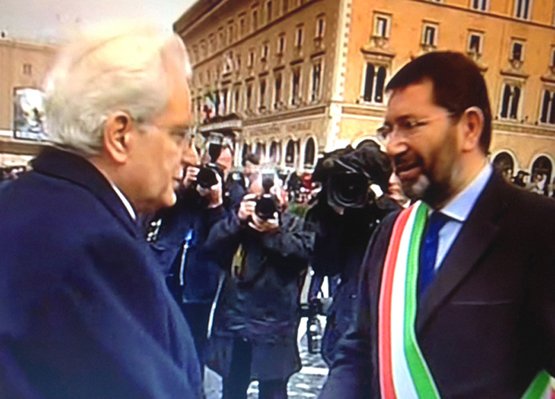 Mattarella, un discorso di 32 minuti. Familiari in tribuna. FOTO-VIDEO Mattarella, un discorso di 32 minuti. Familiari in tribuna. FOTO-VIDEO