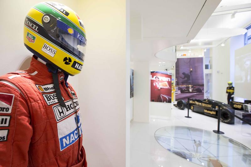 Ayrton Senna finisce in mostra nella “casa” di Del Piero. Le foto