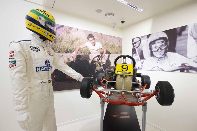 Ayrton Senna finisce in mostra nella “casa” di Del Piero. Le foto