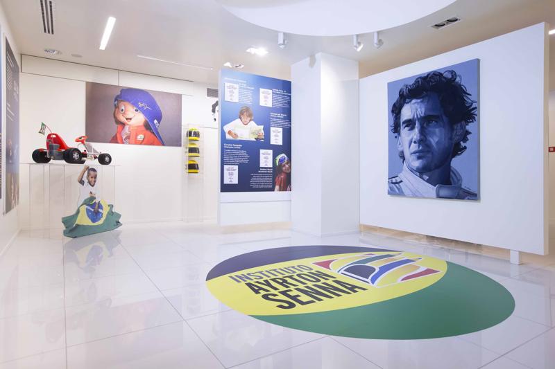 Ayrton Senna finisce in mostra nella “casa” di Del Piero. Le foto