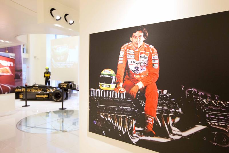 Ayrton Senna finisce in mostra nella “casa” di Del Piero. Le foto