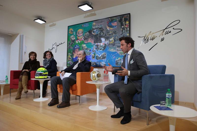 Ayrton Senna finisce in mostra nella “casa” di Del Piero. Le foto