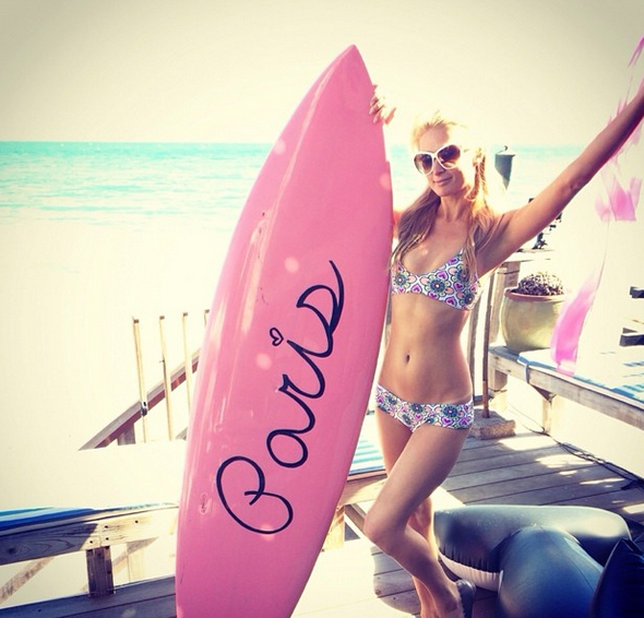 Paris Hilton, le foto bollenti su Instagram: forma al top Paris Hilton, le foto bollenti su Instagram: forma al top