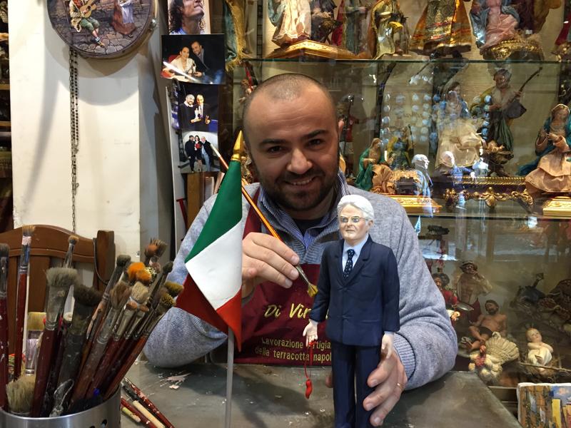 Il presidente Mattarella diventa statuina del presepio