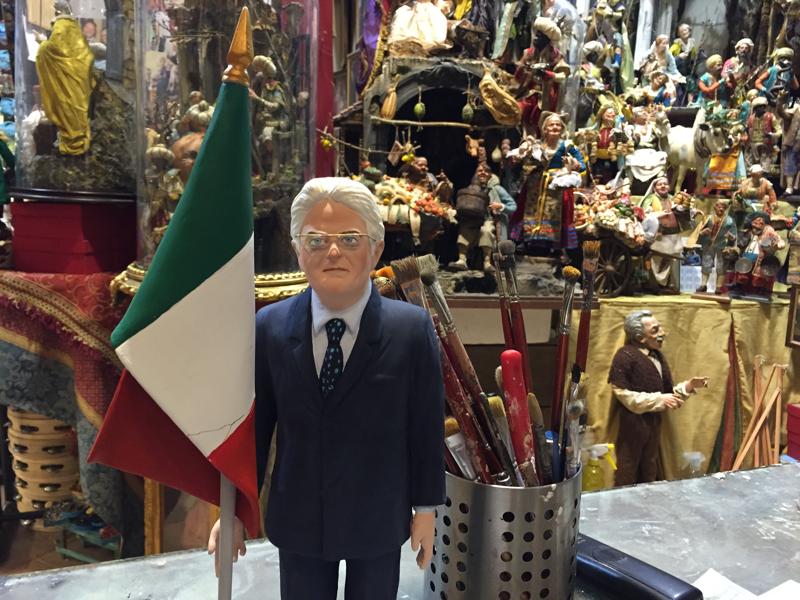 Il presidente Mattarella diventa statuina del presepio