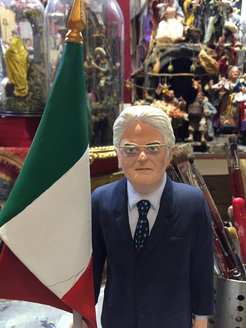 Il presidente Mattarella diventa statuina del presepio