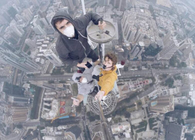 Parola d’ordine: mai guardare giù. Vitaliy e Vadim sui grattacieli più alti. Video