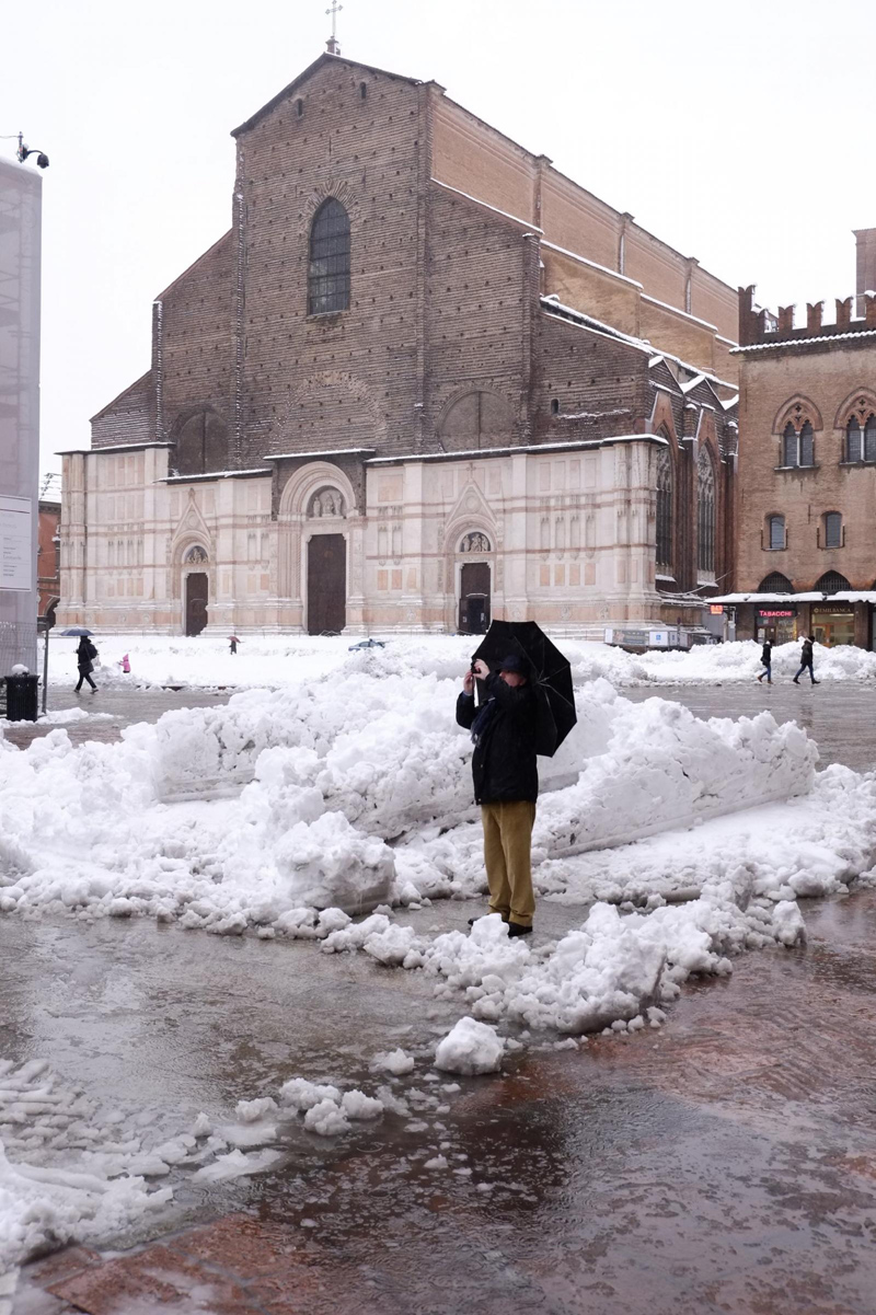 La neve blocca l’Italia. Trasporti in tilt. Tre morti