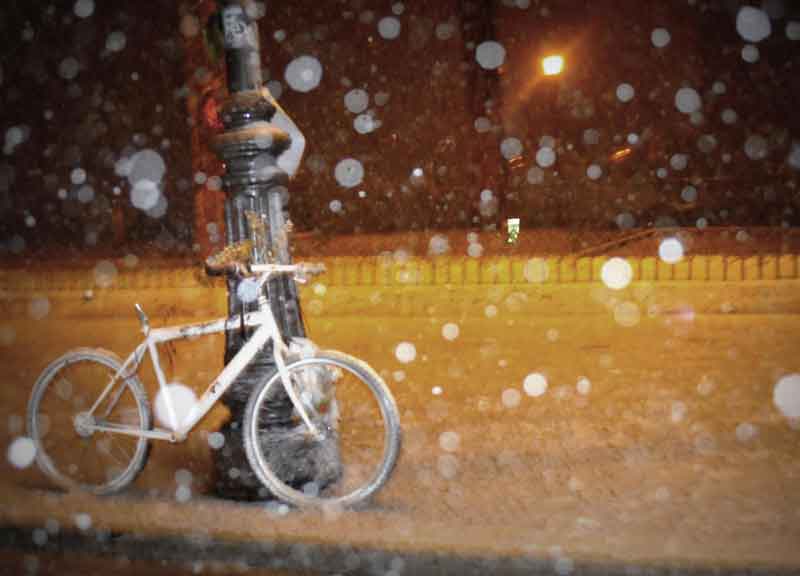 La neve blocca l’Italia. Trasporti in tilt. Tre morti