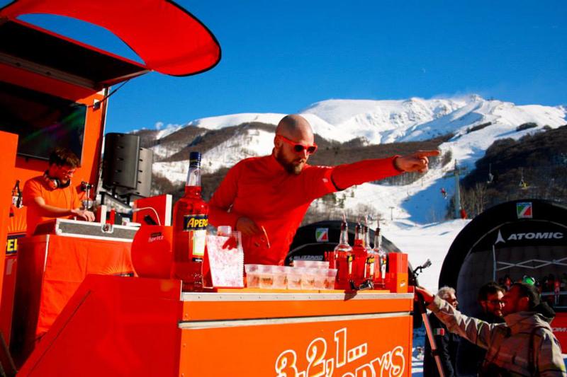 Con il Gatto delle Nevi Aperol Spritz, 14 febbraio ad alta quota Con il Gatto delle Nevi Aperol Spritz, 14 febbraio ad alta quota