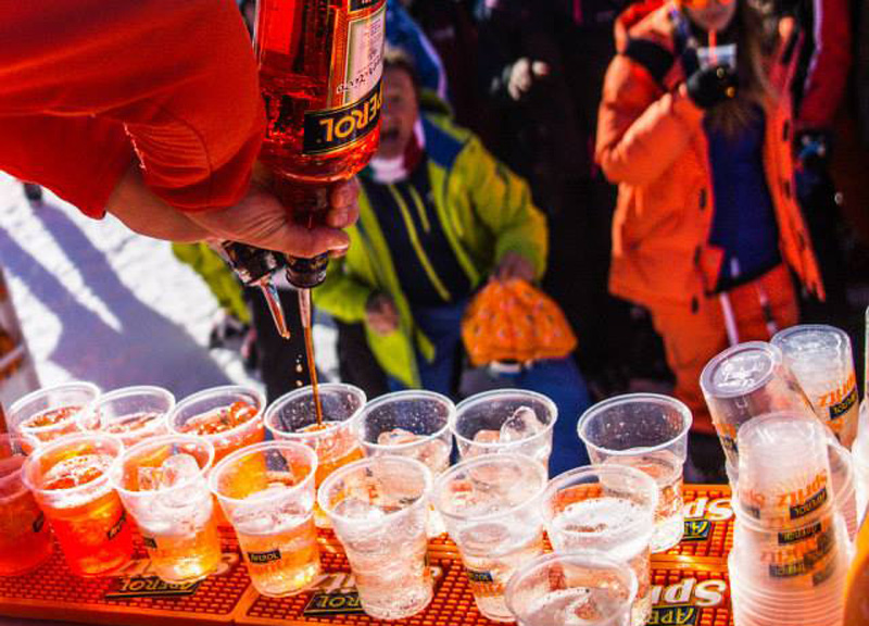 Con il Gatto delle Nevi Aperol Spritz, 14 febbraio ad alta quota Con il Gatto delle Nevi Aperol Spritz, 14 febbraio ad alta quota