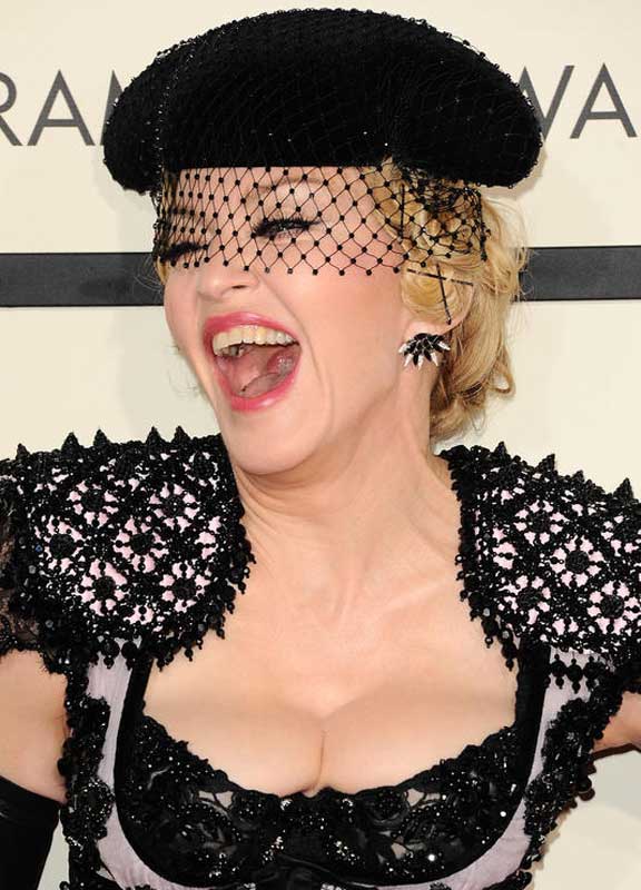 Madonna, provocazione e scandalo ai Grammy Madonna, provocazione e scandalo ai Grammy