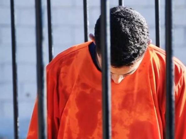 Egitto come l’Isis: guarda il video dell’esecuzione di dieci spie Egitto come l’Isis: guarda il video dell’esecuzione di dieci spie