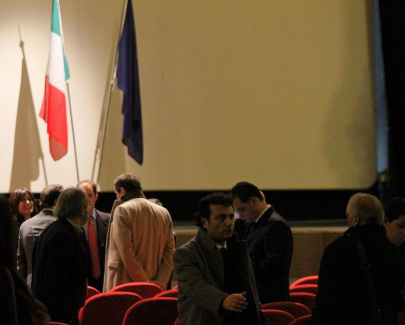Concordia, Schettino piange in aula: “Nel naufragio sono morto anche io”