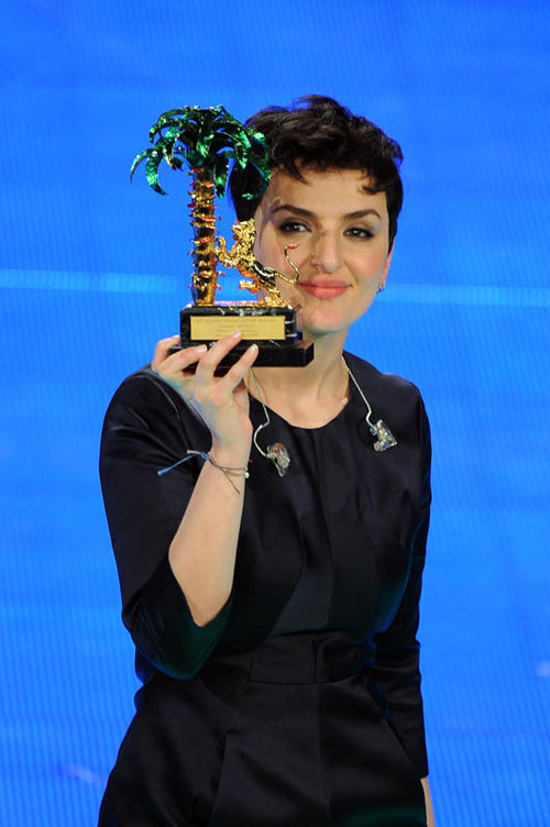 Festival di Sanremo, prima serata: Arisa trasparente fa vedere tutto Festival di Sanremo, prima serata: Arisa trasparente fa vedere tutto