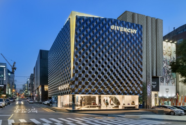 Nuovo store Givenchy a Seoul: lo firma lo studio milanese Piuarch Nuovo store Givenchy a Seoul: lo firma lo studio milanese Piuarch