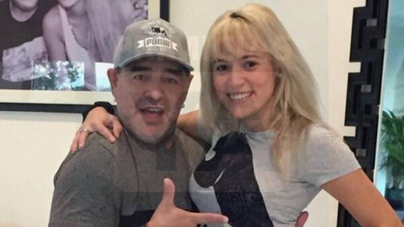 Maradona si fa un lifting facciale per Rocio. Foto Maradona si fa un lifting facciale per Rocio. Foto