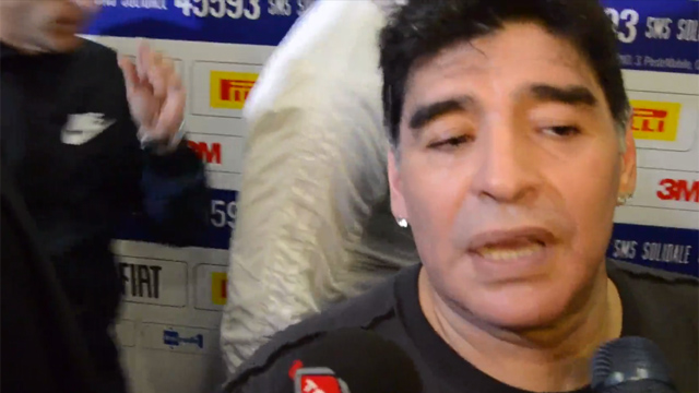 Maradona si fa un lifting facciale per Rocio. Foto Maradona si fa un lifting facciale per Rocio. Foto