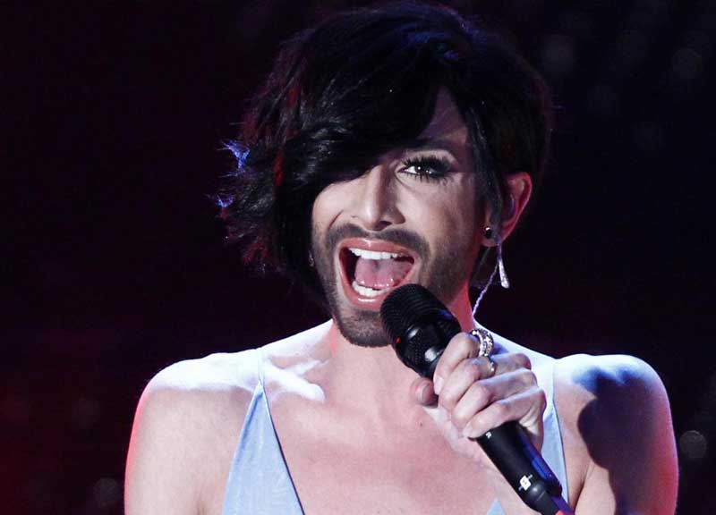 Sanremo, Conti fa di nuovo boom: oltre 10 milioni davanti alla tv Sanremo, Conti fa di nuovo boom: oltre 10 milioni davanti alla tv