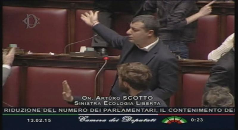 Riforme, rissa e insulti alla Camera tra Pd, Sel e M5s