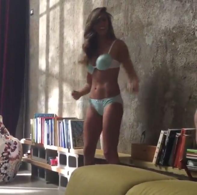 Belén nuda e sexy in videoclip. foto nuda nuda. tante foto