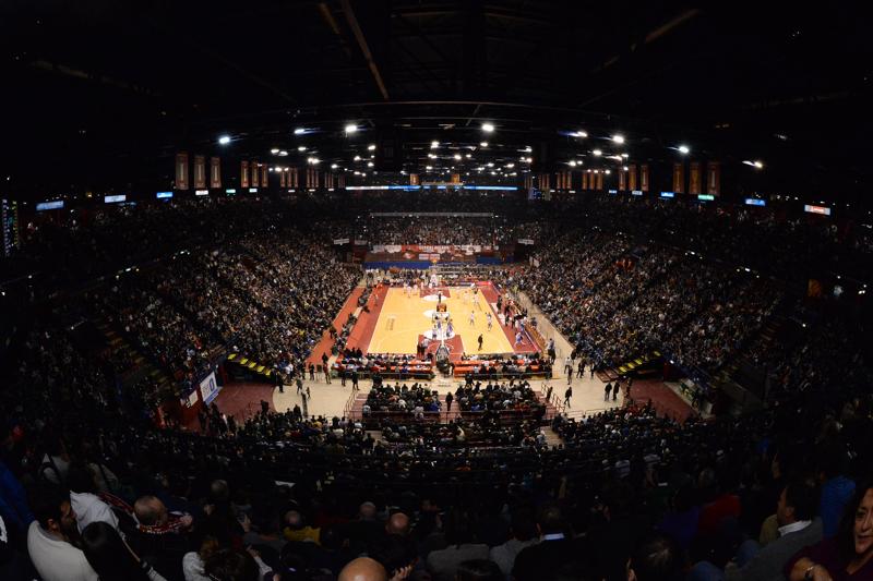 Addio calcio, i milanesi scelgono il basket: il caso Olimpia
