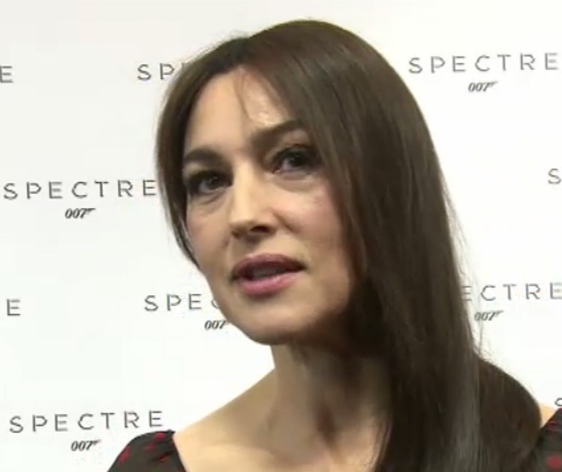 Monica Bellucci cose audaci fa vedere tutto, bond a 50 anni foto nuda Bellucci