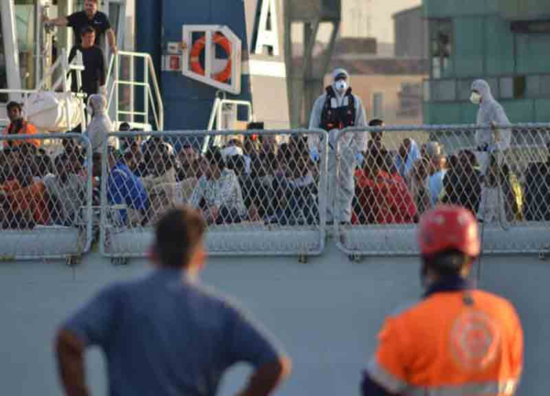 L’Isis in Libia fa aumentare gli sbarchi. L’Italia chiede maggiori risorse per Triton L’Isis in Libia fa aumentare gli sbarchi. L’Italia chiede maggiori risorse per Triton