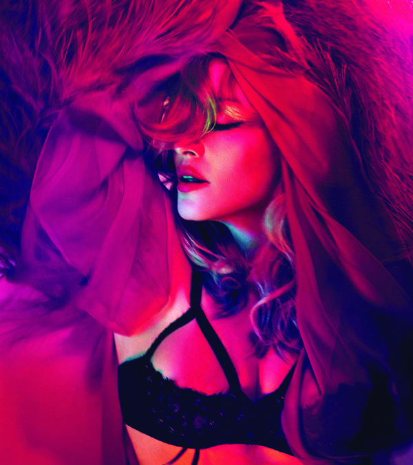 Lady Gaga ha detto si. Sposa l’attore e modello Taylor Kinney Lady Gaga ha detto si. Sposa l’attore e modello Taylor Kinney