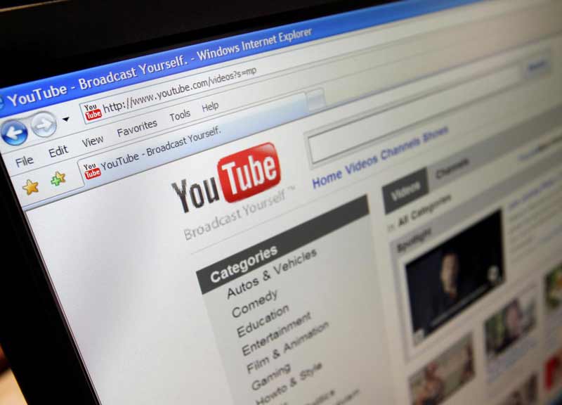 Youtube, 10 anni di video. Auguri Youtube, 10 anni di video. Auguri