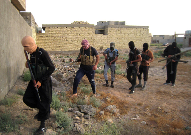 Iraq, foto delle 45 persone bruciate vive dai terroristi dell’Isis