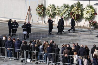 Ferrero, Alba in lutto. Renzi e Prodi presenti al funerale