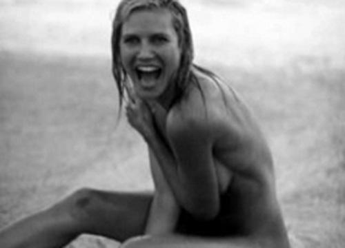 L’Alzheimer si combatte così: nudissime donne fanno esercizio. foto L’Alzheimer si combatte così: nudissime donne fanno esercizio. foto